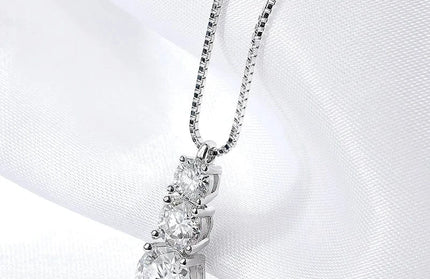 EcoWarra Smyoue 1.8CT Moissanite Pendant for Women Men Sparkling Diamond Necklace 3 Stones Solid Silver 925 Jewellery Luxury Quality GRA